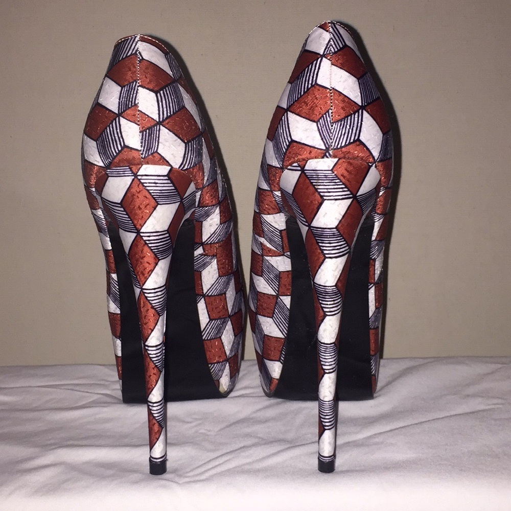 Liliana Orange White Geometric Platform Pumps - Picture 3 of 4